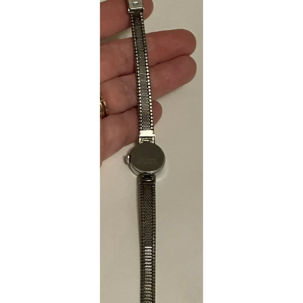 Vintage Timex Women’s Wrist Watch Silver Tone
